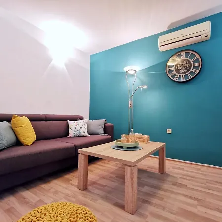 By Lux Apartment *